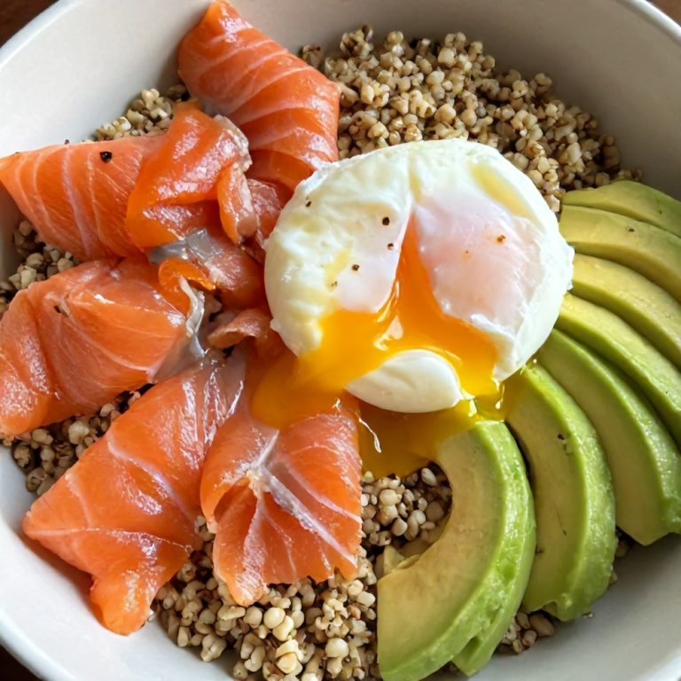 smoked salmon quinoa breakfast bowls